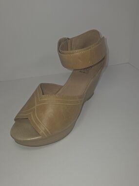 Miz Mooz Tan Leather Women's Wedge Sandal with Ankle Cuff Size 9.5